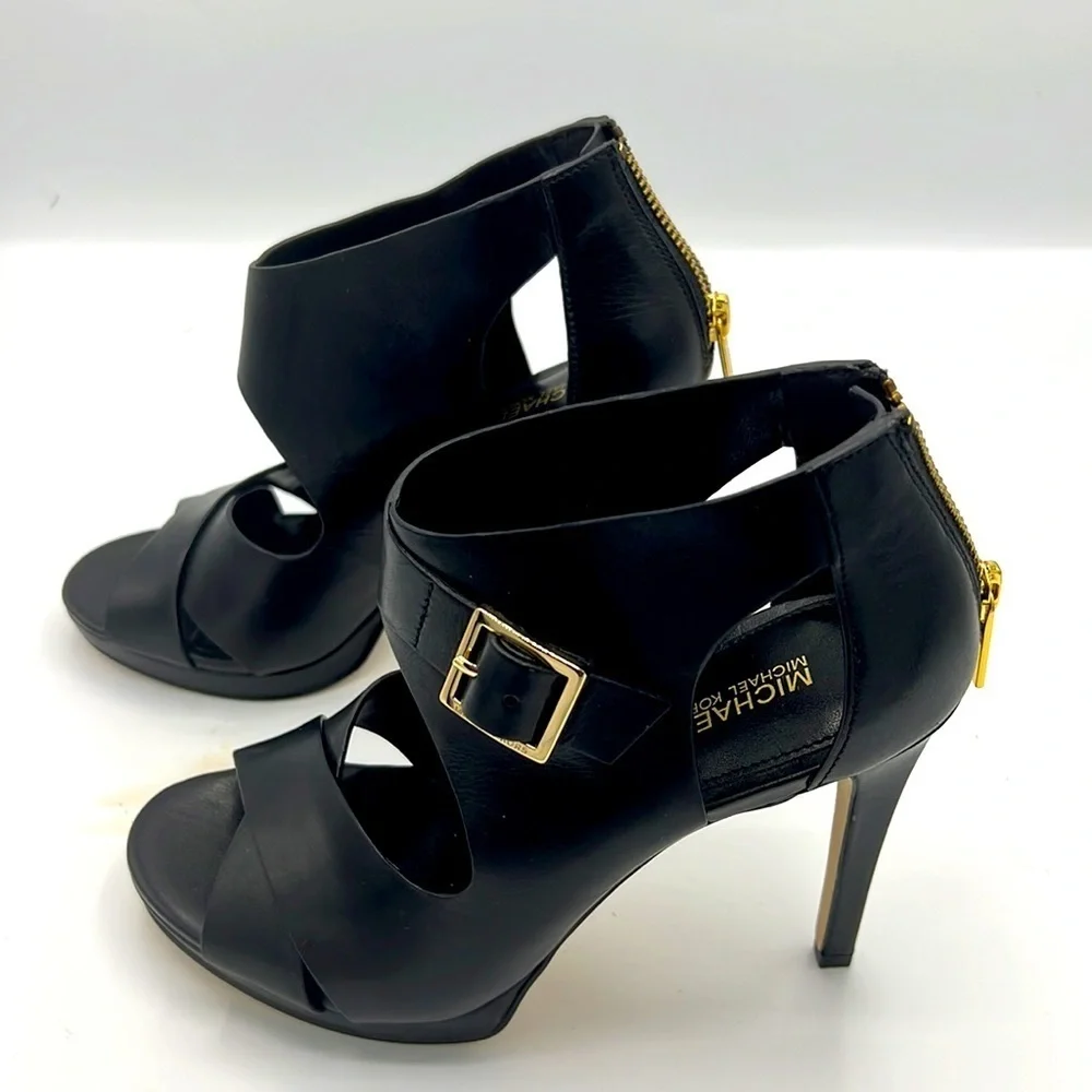 Michael Kors high heel  shoes in great condition.size 7.